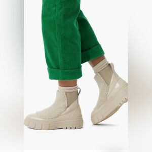 Sorel Cream Sherpa Platform Chelsea Winter Boots